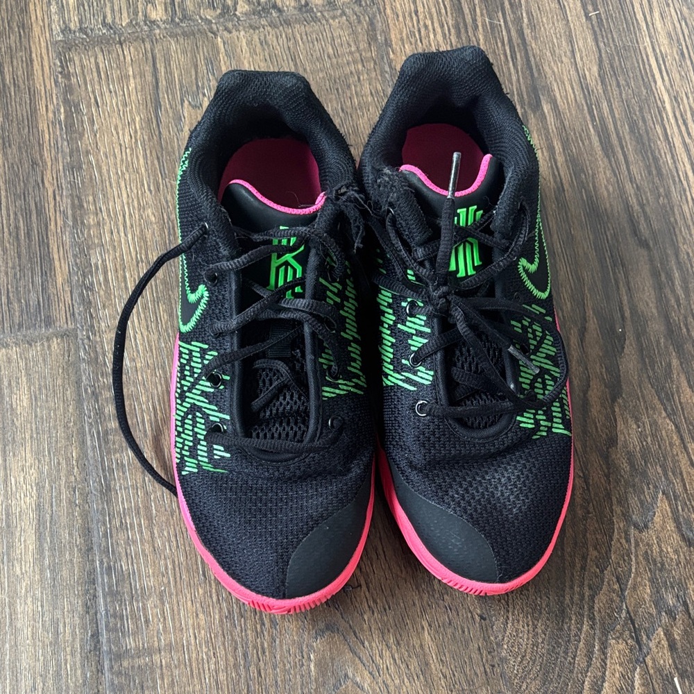 Basketball shoes - Picture 2 of 10